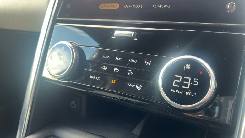 Land Rover Discovery 3.0 D300 R-Dynamic HSE 5dr Auto Diesel Station Wagon